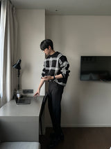 ブレークチェッカードオーバーサイズフィットラウンドニットウェア / Blake Checkered Oversized Fit Round Knitwear (3 colors)