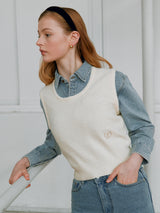 ROUND NECK BOUCLE KNIT VEST IVORY