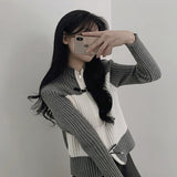 Jiu Buckle Coloring V-neck Two-way Knit Zip-up