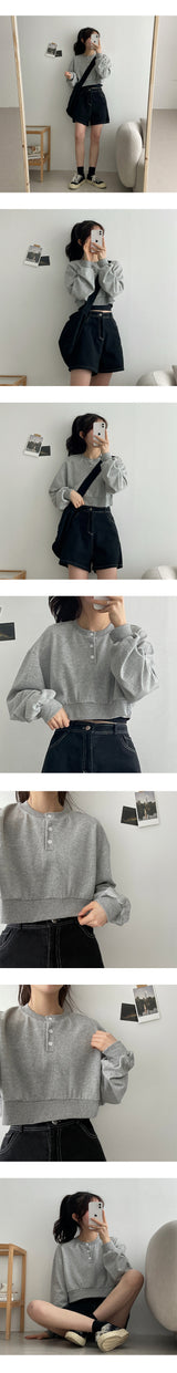 セイボタンラウンドクロップドスウェットシャツ / Say Button Round Cropped Sweatshirt