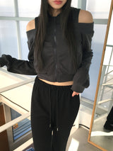 ピタショルダースリットオフショルダークロップフードジップアップ