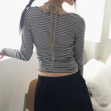 Liren ストライプ スリム フィット ラウンド クロップ ロング スリーブ T シャツ