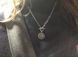 シンプルスマイルユニークコイントグルバーチェーンネックレス / si Simple Smile Unique Coin Toggle Bar Chain Necklace