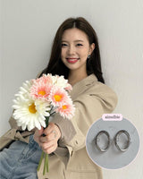[Aespa Winter, Karina Piercing] Knotted Oval Ring Piercing - Silver Color