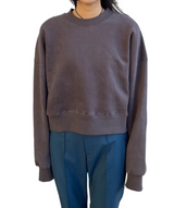 エンボスクロップドスウェット / Emboss Cropped Sweat-CHARCOAL