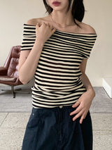 パミンストライプクロップオフショルダー半袖Tシャツ / Pamin Stripe Crop Off-Shoulder Short-Sleeved T-Shirt