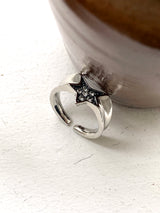 Taryn Y2K cubic star open ring ring