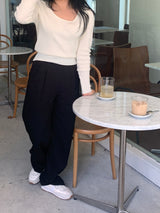 クリームベージュUネックロングスリーブニットウェア