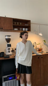 Central loose strap knit