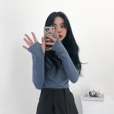 FINGER HOLE HIGH NECK T-SHIRT