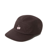 MONO CHERRY LOGO CAMP CAP [BROWN]