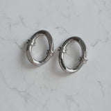 [Aespa Winter, Karina Piercing] Knotted Oval Ring Piercing - Silver Color