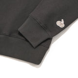 MIDDLE CHERRY CROP SWEATSHIRT [CHARCOAL]
