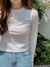 ベーシッククロップロングスリーブTシャツ