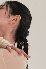 'バラ_ノット.S' ピアス