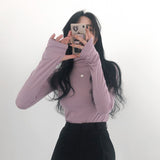 FINGER HOLE HIGH NECK T-SHIRT