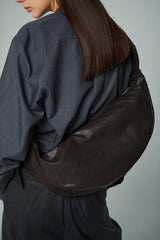 H型バックルバナナレザーバッグ / H-Buckle Banana Leather Bag (brown)