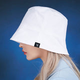 Label drop over fit bucket hat WHITE