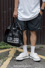 タイベック®ウォータープルーフライトウェイトハンドバッグ (ハズ アジャスタブル ショルダーストラップ) / Tyvek®Waterproof Lightweight Handbag (has adjustable shoulder strap)