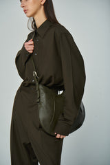 Hバックルソフトレザーダンプリングバッグ / H-Buckle Soft Leather Dumpling Bag (khaki)