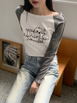 アイコニックラグランカラーリングプリントボートネッククロップド長袖Tシャツ / ikonic Raglan Coloring Printed Boat Neck Cropped Long-Sleeved T-Shirt