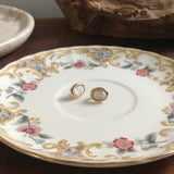 Vintage Mood Cameo petit Earring  [Cream]