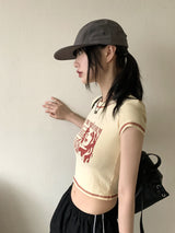 チャカレッドプリントクロップ半袖Tシャツ / Chaka Red Printed Cropped Short Sleeve T-Shirt