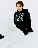 ラウンドタイポスプレーフーディー/ROUND TYPO SPRAY HOODIE-BLACK