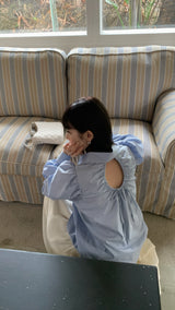 Back point shoulder puff collar blouse