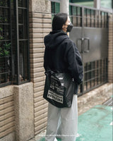 タイベック®ウォータープルーフライトウェイトハンドバッグ (ハズ アジャスタブル ショルダーストラップ) / Tyvek®Waterproof Lightweight Handbag (has adjustable shoulder strap)