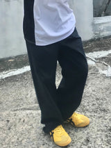 Robust one tuck cotton pants