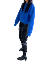 エンボスクロップドスウェット / Emboss Cropped Sweat-BLUE