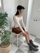 Twill ribbon strap off-shoulder slit cropped long-sleeved T-shirt