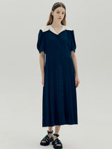 セーラーカラープリーツドレス / Sailor collar pleated dress - Cream