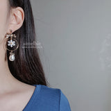 デイジーアンドリボンイヤリング / Gold Daisy and Ribbon Earring