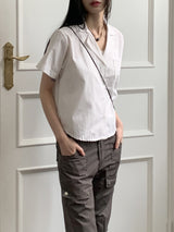 バオポケットVネックオープンカラークロップド半袖シャツ / Bao pocket V-neck open collar cropped short-sleeved shirt