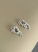 pearl grape earring - white