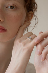 ブルーオパールペンダントサージカルチェーンリング/Blue opal pendant surgical chain ring