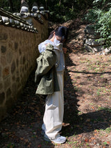 Eye-catching bomber jacket 