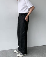 ストレートブラックデニムパンツ