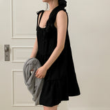 [Adjusting the strap] cancan sleeveless dress