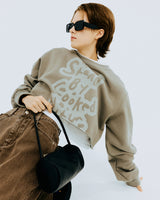 オーバーステンシルタイポクロップスウェットシャツ/OVER STENCIL TYPO CROP SWEATSHIRT-KHAKI