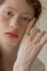 ブルーオパールペンダントサージカルチェーンリング/Blue opal pendant surgical chain ring