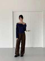 デニムバックジッパーステッチオフショルダークロップド長袖Tシャツ / denim back zipper stitch off-shoulder cropped long-sleeved T-shirt