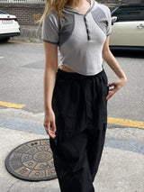 カラーマッチングボタンクロップスリーブパーカー / color matching button crop sleeve hoodie