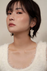 pearl grape earring - white