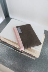 flat card pouch (brown)