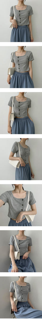 ロレーヌボタンクロップドショートスリーブTシャツ / Lorraine button cropped short sleeve T-shirt