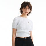 スモールチェリーケーブルクロップ丈のショットスリーブニット／(Eunbi's Pick)SMALL CHERRY CABLE CROP SHORT SLEEVE KNIT [WHITE]