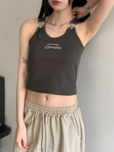 モメオンレタリング刺繍サスペンダークロップドノースリーブ / Momeon lettering embroidered suspenders cropped sleeveless